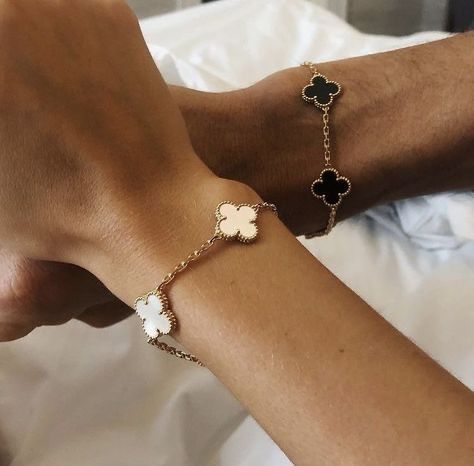 Conjunto de Pulseras de Trébol - Negro/Blanco