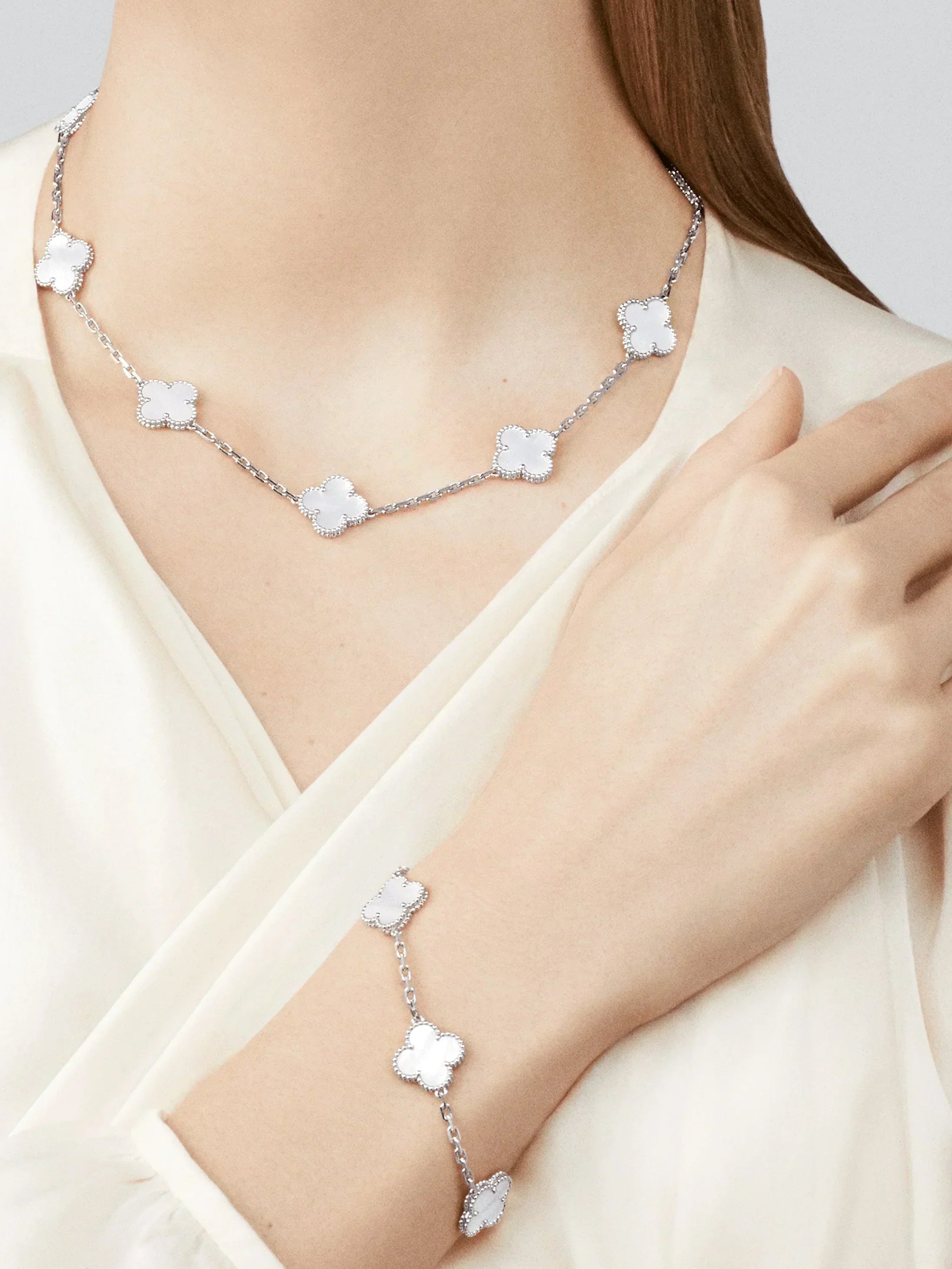 TRÉBOL | Collar Plateado con 10 Motivos
